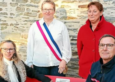 Inauguration du Banc Rouge à Pleyben