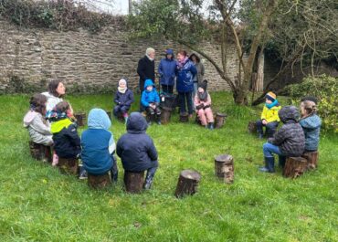 Classe dehors à Locmélar